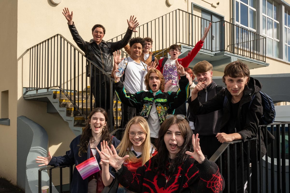 15 Brilliant Photographs of New Students Enjoying Freshers' Day at ...