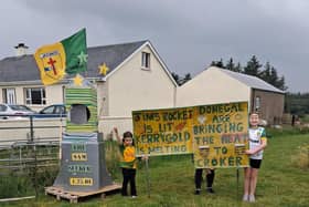 These children are showing their support for the Donegal team ahead of the final. Picture: Anne McLaughlin.