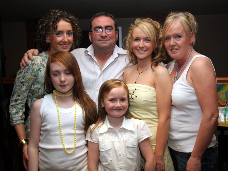 Jennifer pictured with her mum Regina, dad Brian, sisters, Diane, Louise and Danielle 0636JML