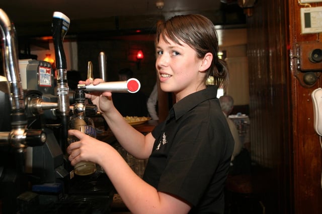 PubEye: Friends and family out enjoying a drink together in the Dungloe.