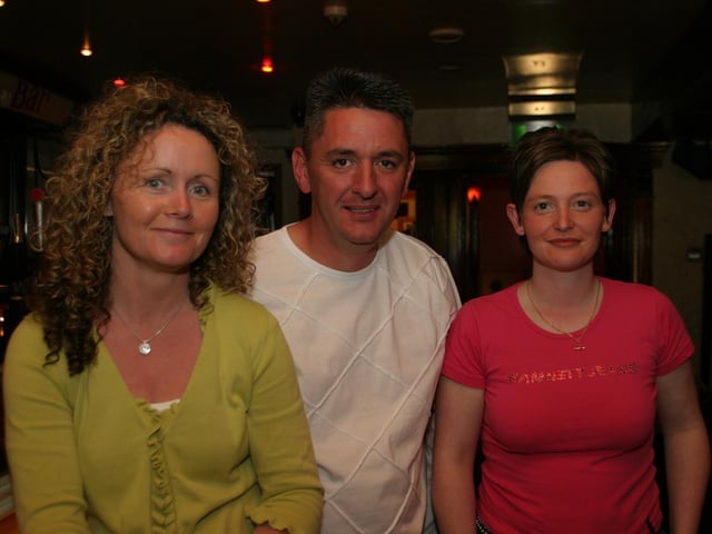 PubEye: Friends and family out enjoying a drink together in the Dungloe.