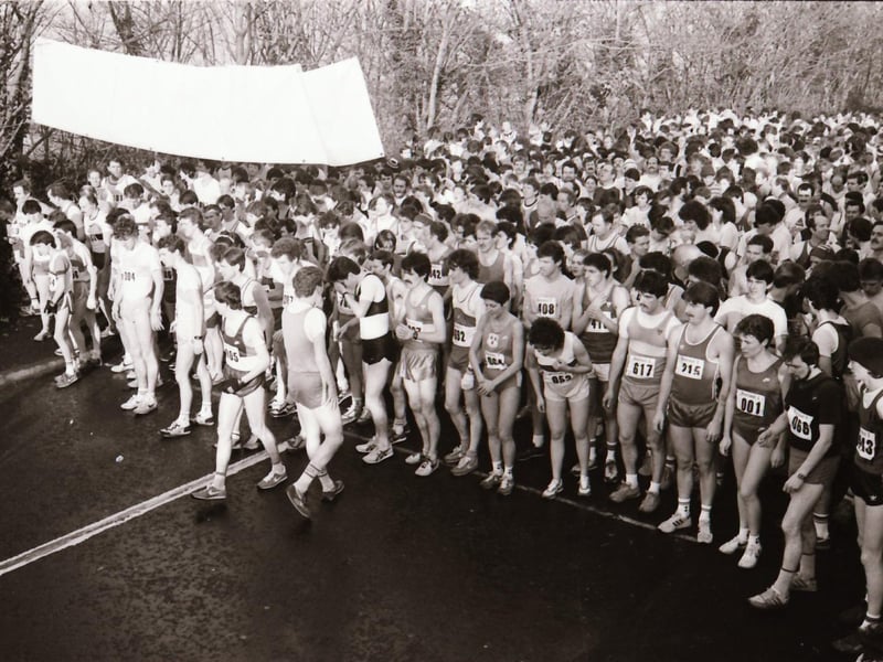 Runners gather for the Journal 5.