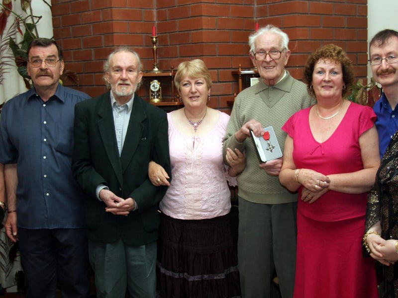 Family members, Gerard, Frank, Carl, Barbara, Frankie, Derek and Mary pictured with Tom McGill M.B.E. 0618JML