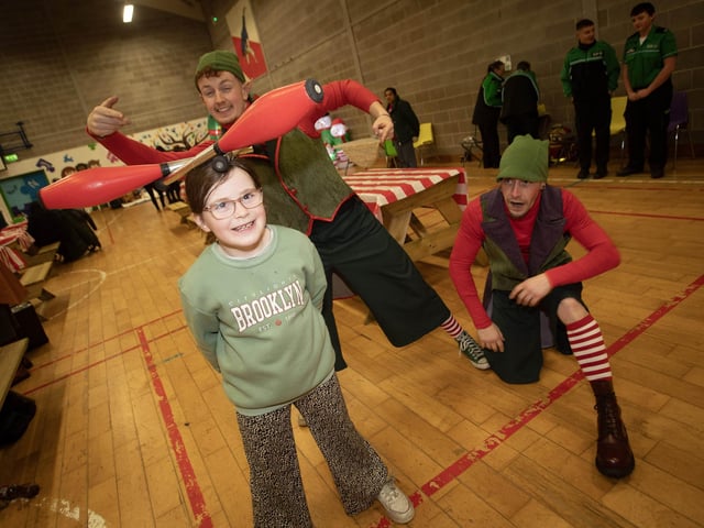 HOW DID WE DO THAT? . . . .8 years old Caitlin McIntyre is baffling the jugglers. : .