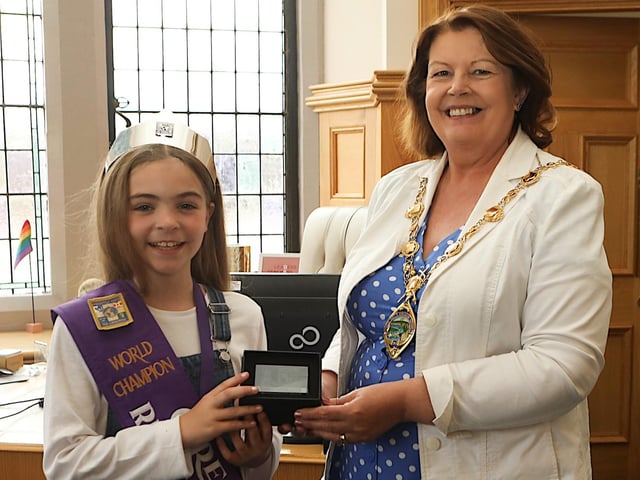 Mayor Patricia Logue presents a gift to Mia Carlin, World Champion Irish Dancer. (Photo - Tom Heaney, nwpresspics)