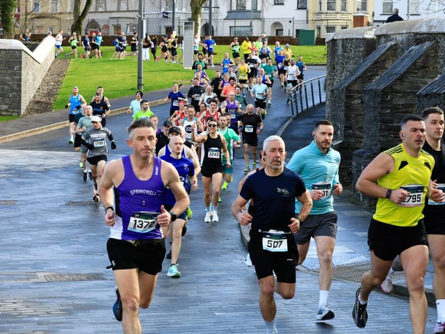 Runners taking part in the Bentley Group Walled City 10 Mile race, Ebrington Square. (Photo - Tom Heaney, nwpresspics)