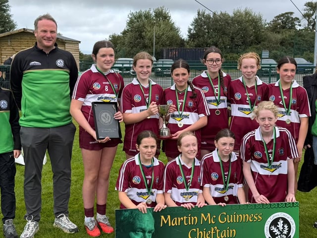 Fiachra Mc Guinness and family members with Ballinascreen U13 team Camogie Cup winners at the Martin McGuinness Chieftain Gaelic Games.