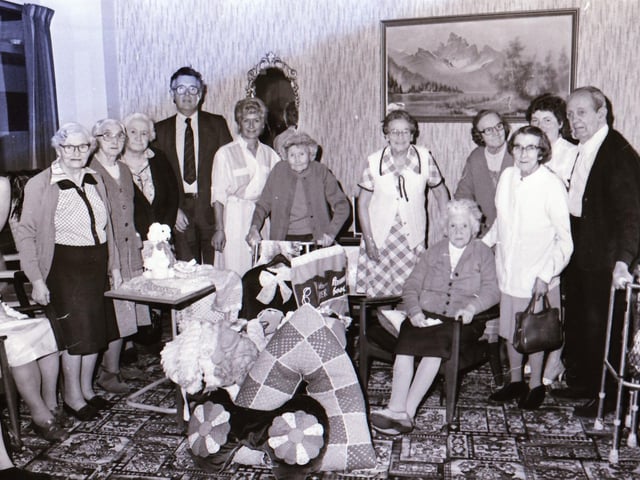 Coal Advisory Craft Gifts to Rectory Field residents.