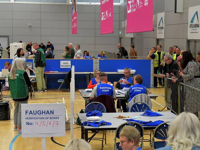 The election count has got under way at Foyle Arena in Derry this morning.