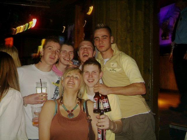 Exif-JPEG-422 : Out Last Night pictures in Derry bars in May 2005.