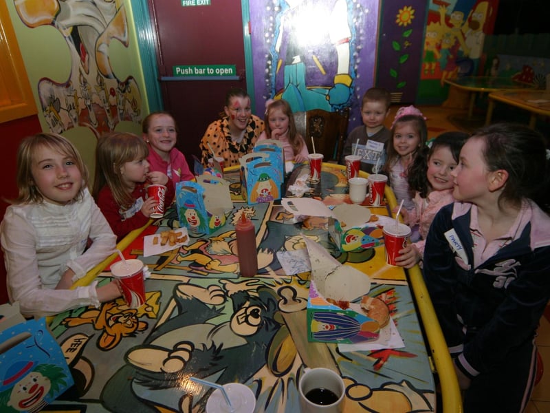 Rachel and frends enjoying the Birthday treets at her Birthday Party.0037/JML : .