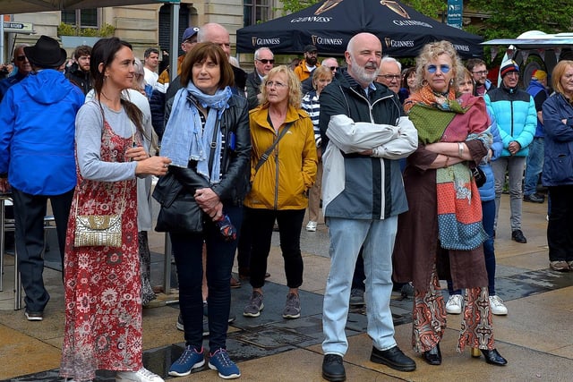 Listening to the big band music in the Guildhall Square during Derry’s Jazz Festival Weekend.  Photo: George Sweeney.  DER2318GS – 04