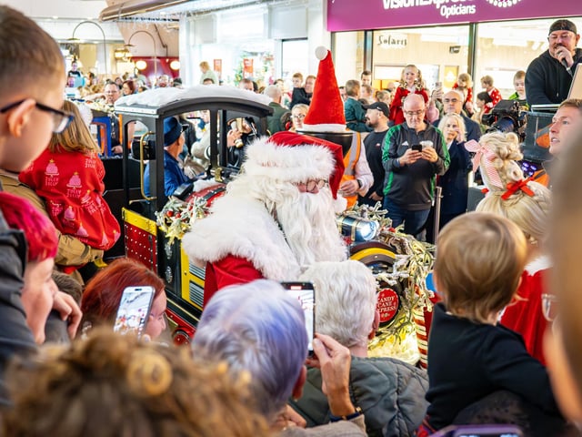 Derry, Northern Ireland. 7 November 2025. Santa arrives at Foyleside Shopping Centre to the cheers of gathered families, marking the official start of the Christmas season. Credit: Aodhan Roberts. : Joyous scenes as Santa arrives at Foyleside Shopping Centre and the festive lights are turned on. Photos: Aodhán Roberts.