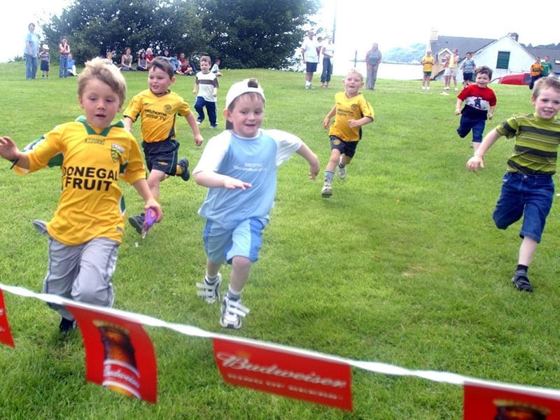 Derry youngsters enjoying summer in August 2003