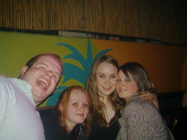 Exif-JPEG-422 : Out Last Night pictures in Derry bars in May 2005.