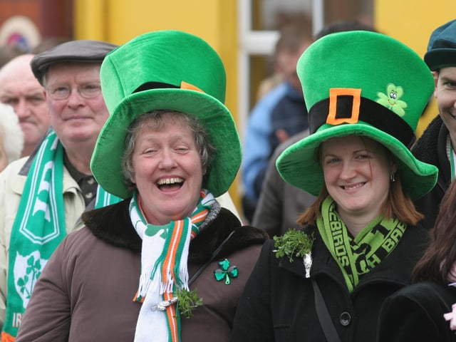 Frances and Kay Devine, who travelled from Epping, Essex to Buncrana for the parade. (1803C09) : St Patrick's Day Buncrana 2005.
