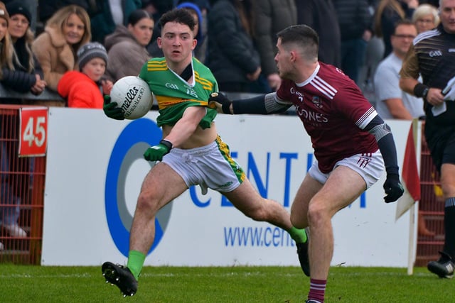 Slaughtneil’s Conor McAllister grapples with Glen’s Conleth McGuickin during the Derry SFC final at Celtic Park on Sunday afternoon.  DER2243GS - 008
