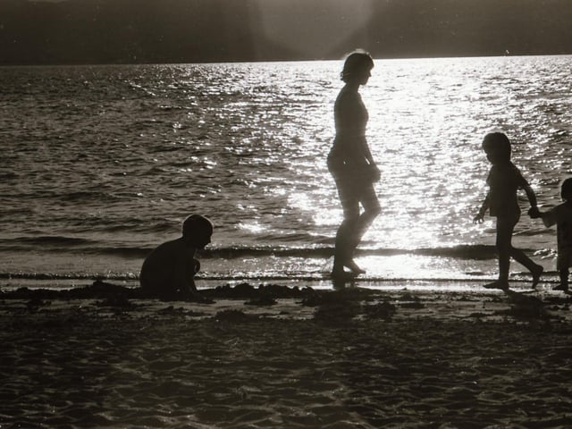 Sun by the seaside.