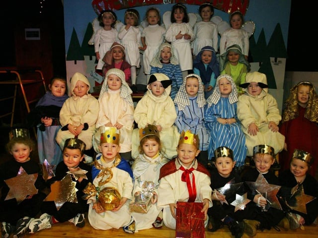Model PS nursery pupils who are appearing in the sshools nativity play  (0912JB04):Derry nativities and Christmas shows from December 2003