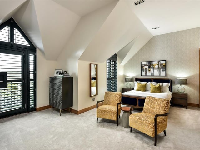Principal bedroom.