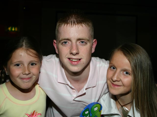Terry Doherty with sisters Kerry and Natalie 8055dd : Parties and celebrations in August 2005.