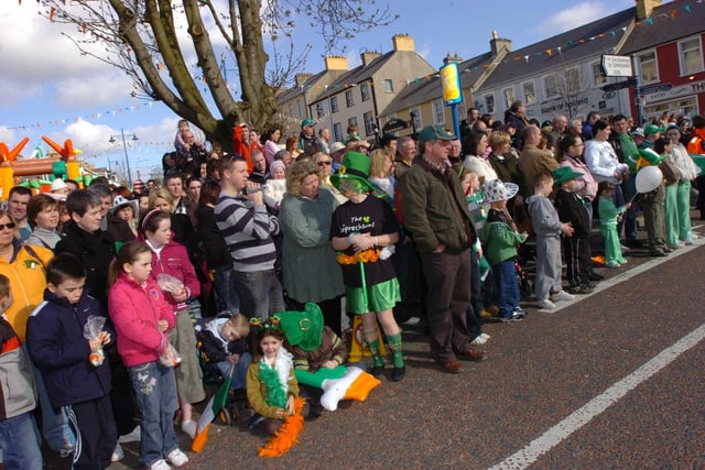 The sunshine attracts large crowds to the Moville St Patricks day celebrations. (1803PG22)