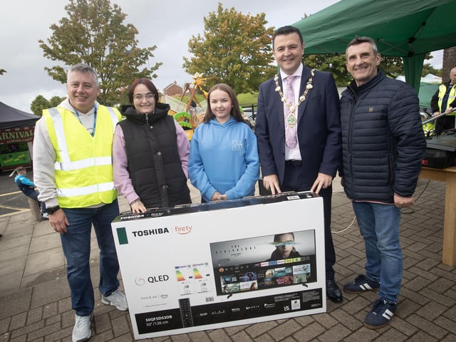 TV WINNER!. . . The Winner of the prize draw at Saturday's GSAP End of Summer Festival in St. Brigid's College was young Sienna Friel, pictured here with her mum Chloe. Included from left are Sean Carlin, GSAP, Mayor Ruairí McHugh and Micky Wilson, MC for the event. (Photos: Jim McCafferty Photography)