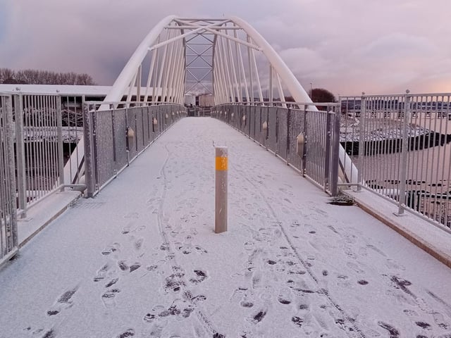 With the cold weather continuing Derry woke to a blanket of white on Thursday morning and the riverfront took on the aspect of a winter wonderland.