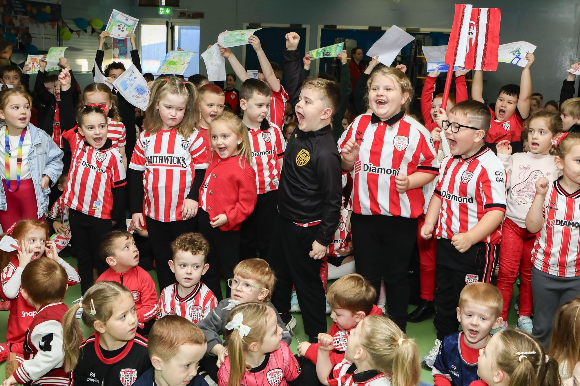 Derry City  players Gavin Whyte & Liam Boyce visiting Greenhaw PS in the run up to their IFA Cup final against Waterford. (Photo - Tom Heaney, nwpresspics) : .