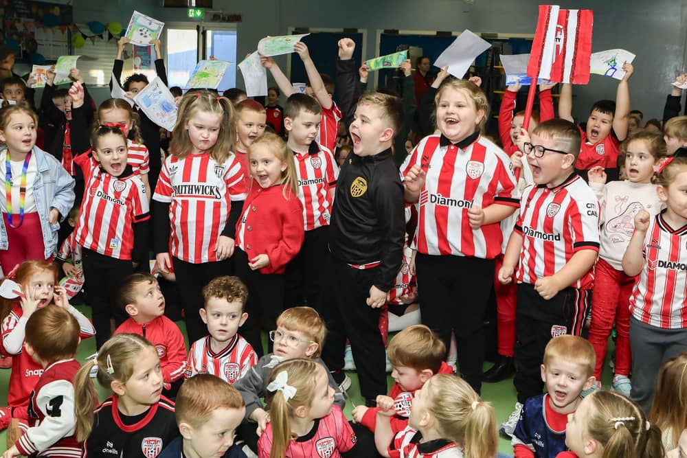 Derry City  players Gavin Whyte & Liam Boyce visiting Greenhaw PS in the run up to their IFA Cup final against Waterford. (Photo - Tom Heaney, nwpresspics) : .