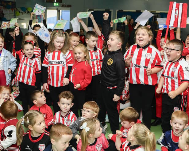Derry City  players Gavin Whyte & Liam Boyce visiting Greenhaw PS in the run up to their IFA Cup final against Waterford. (Photo - Tom Heaney, nwpresspics) : .