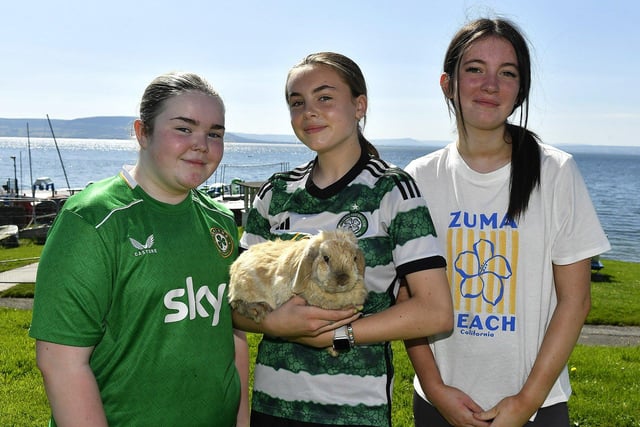 Teddy with Grace Doherty, Ria McGonagle and Lily Doherty at the Moville Summer Festival Pet Show, held on The Green. Photo: George Sweeney