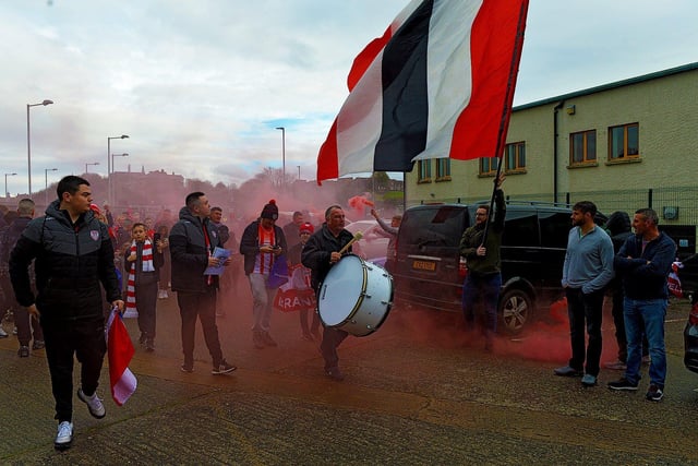 Fans gather at Brandywell Stadium on Saturday morning to give wish Derry City players and coaches good luck as they depart for Dublin ahead of tomorrow’s FAI Cup Final against Shelbourne. George Sweeney.  DER2244GS – 31