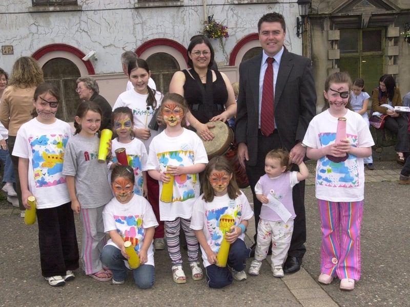Councillor Thomas Conway with Sarah Murphy and children who are taking part in a carnival parade to Guildhall Square at the close of the Playhouse Childrens Art Festival. (2907PG10) :Derry youngsters enjoying summer in August 2003