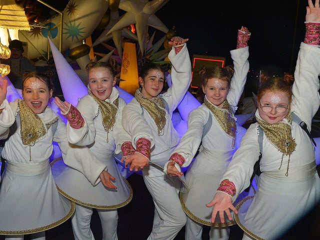 The Star dance group, from Studio 2, took part in the Derry Christmas procession on Sunday evening last. Photo: George Sweeney. DER2248GS - 15