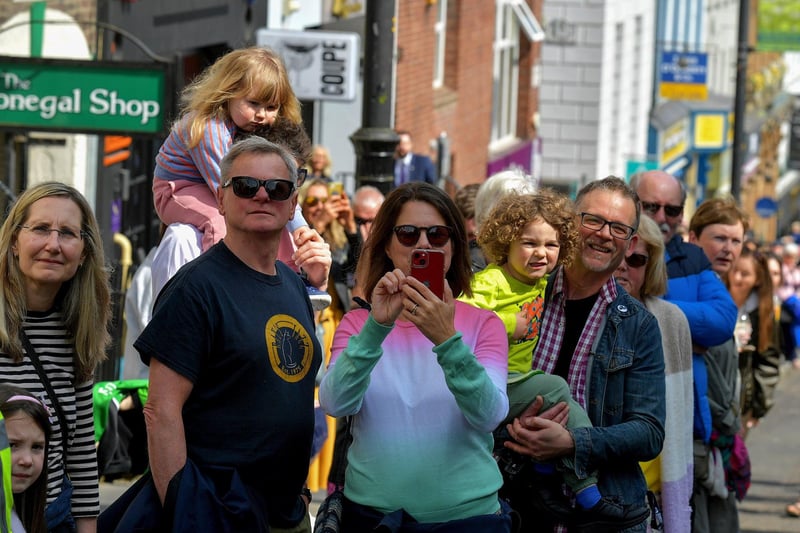 Come and see the String Ninjas at Bishop’s Gate Hotel perform their unique style of music with the use of String instruments only. Pictured are spectators watching the Jazz Festival’s Second Line Parade make its way down Shipquay Street last year.  Photo: George Sweeney.  DER2317GS – 138