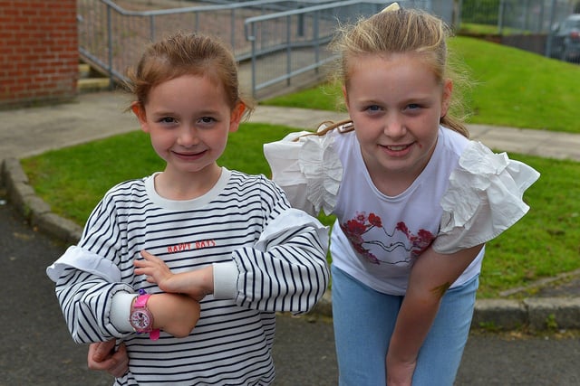 Amber and Laila were at the Pennyburn Youth Club fun day on Friday afternoon last. Photo: George Sweeney. DER2331GS – 93