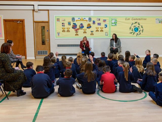 The Mayor, Councillor Sandra Duffy paid a visit to St Oliver Plunkett PS in Strathfoyle as part of Derry City and Strabane District Council’s Local Democracy Week where she was joined by Councillor Rachal Ferguson and pupils from Primary 7. Following a series of questions and answers the children all tried the Mayoral Chain on. Picture Martin McKeown. 23.11.2:.