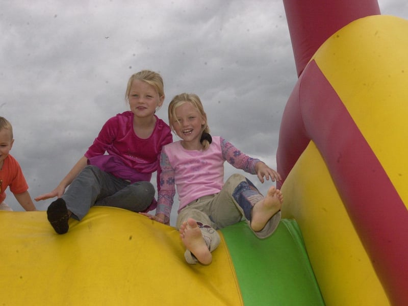 Derry youngsters enjoying summer in August 2003