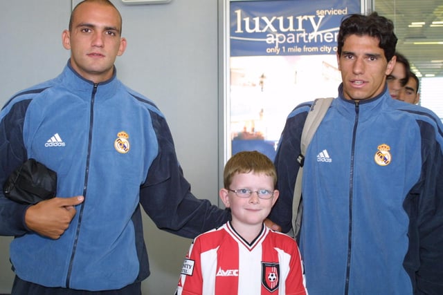 Young Derry City supporter Christohper McGirr with two of the Real Madrid players when they arrived at the City of Derry airport.(2208JB33)