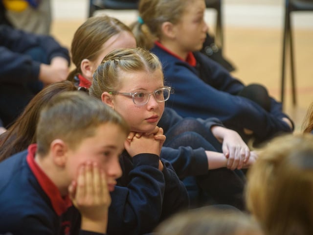The Mayor, Councillor Sandra Duffy paid a visit to St Oliver Plunkett PS in Strathfoyle as part of Derry City and Strabane District Council’s Local Democracy Week where she was joined by Councillor Rachal Ferguson and pupils from Primary 7. Following a series of questions and answers the children all tried the Mayoral Chain on. Picture Martin McKeown. 23.11.2:.