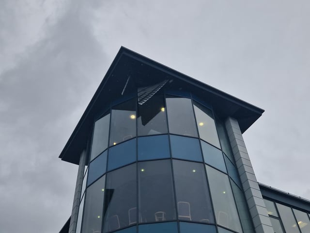 A loose section of roofing at the Apex building on Butcher Street resulted in the road being closed on Monday.