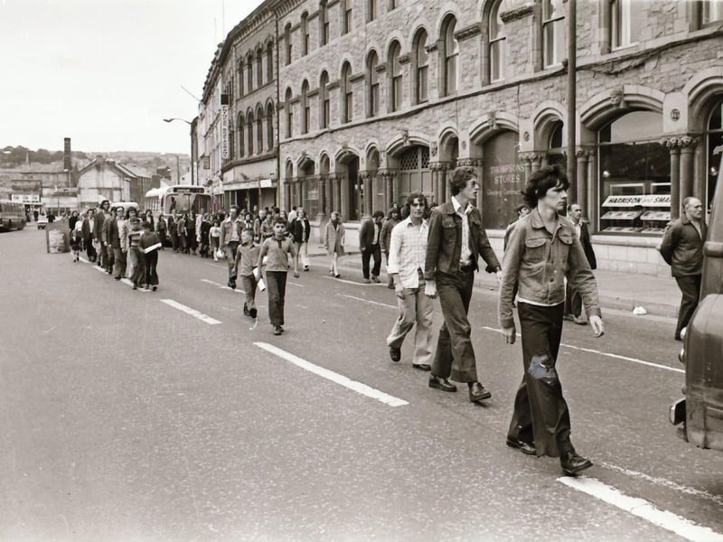 Pictured are people taking part in anti-internment demonstrations across Derry in August 1975 on the anniversary of the introduction of internment without trial in the north of Ireland four years earlier on August 9, 1971. Photos: Derry Journal.