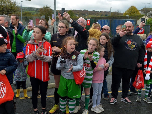 Fans gather at Brandywell Stadium on Saturday morning to give wish Derry City players and coaches good luck as they depart for Dublin ahead of tomorrow’s FAI Cup Final against Shelbourne. George Sweeney.  DER2244GS – 44