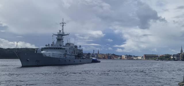 The Irish Army Offshore Patrol Vessel LÉ Samuel Beckett was spotted in the River Foyle Quay docks on Friday, September 12. Breaking from tradition, the LÉ SAMUEL BECKETT marks a new era for Irish Naval Service ships. Traditionally named after mythical Irish heroes, this vessel honours a world-renowned Irish playwright and author.