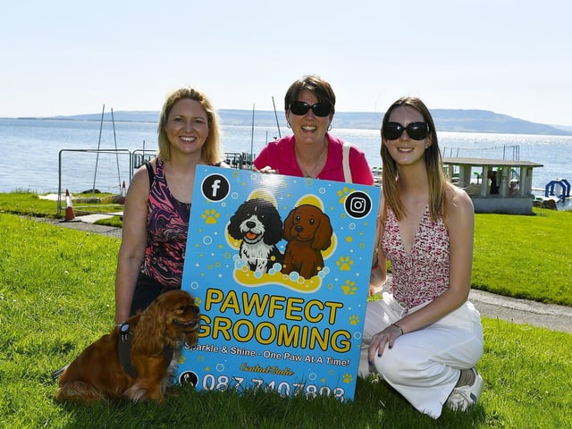 Perfect Grooming proprietor Sadie Carey, on the left, sponsor of the Moville Summer Festival Pet Show, pictured with contestant Sláinte and Anne and Clara Burkhard. Photo: George Sweeney