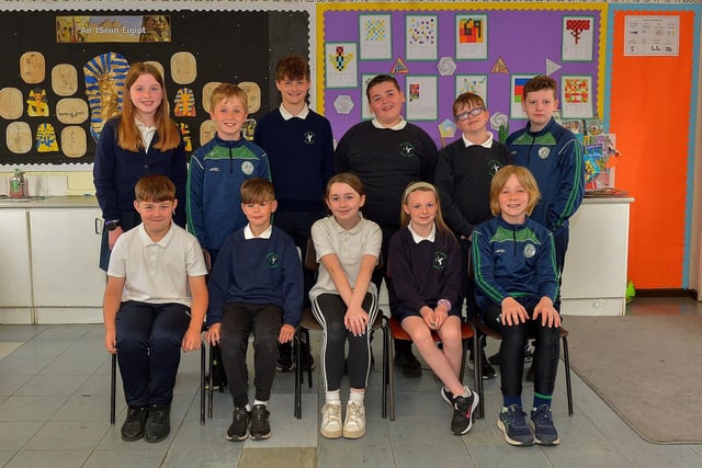 Mrs McGilloway’s Rang 7 leavers class at Bunscoil Cholmcille.  Photo: George Sweeney.  DER2320GS – 67 
