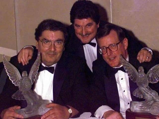 John Hume and David Trimble at a banquet in Oslo in December 1998 with John Foley, Waterford Crystal, who presented the newly awarded laureates with two hand sculpted Doves of Peace.