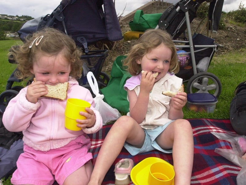 Derry youngsters enjoying summer in August 2003