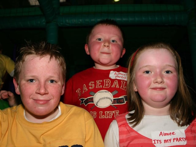 Birthday Girl Aimee with Brothers Connor and Mark. 3524/dd : Parties in Derry in Spring 2006.